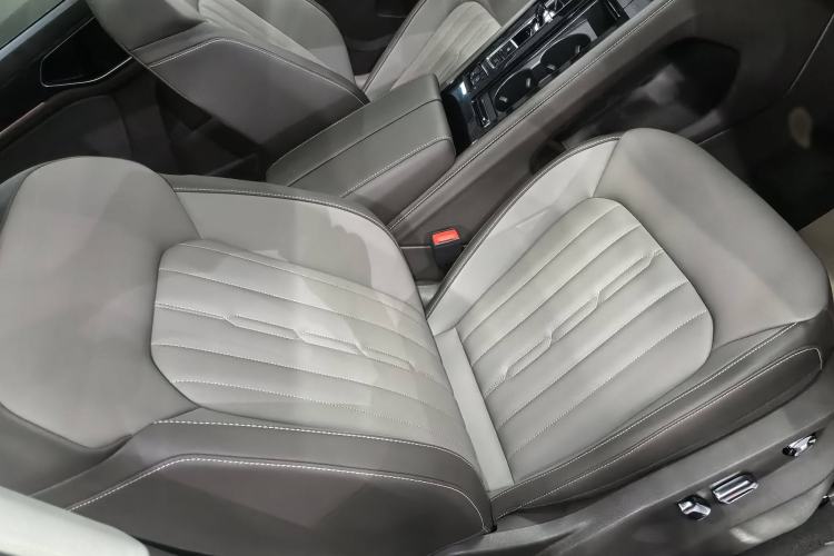 Used Volkswagen Viloran 2024 330TSI Luxury Edition Interior 5