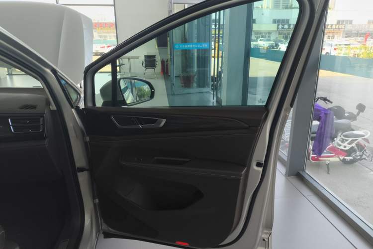 Used Volkswagen Viloran 2024 330TSI Luxury Edition Interior 5