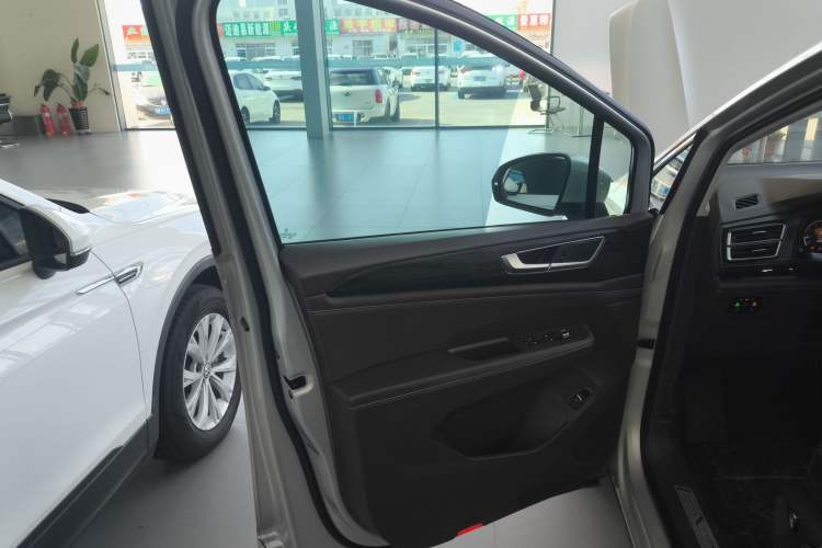 Used Volkswagen Viloran 2024 330TSI Luxury Edition Interior 7