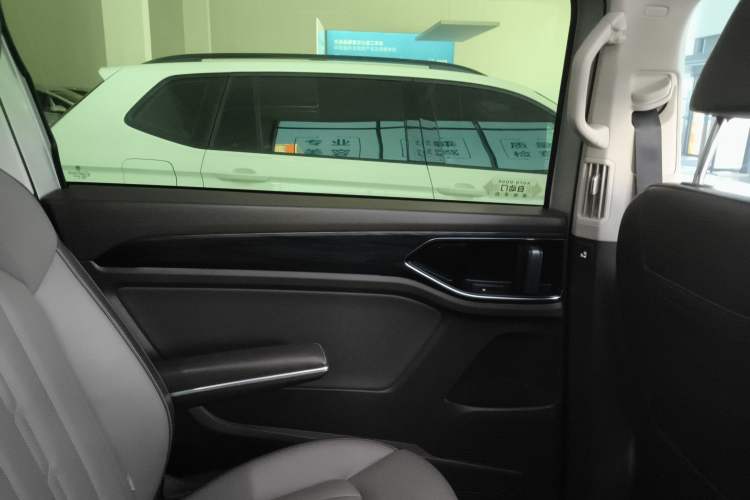 Used Volkswagen Viloran 2024 330TSI Luxury Edition Interior 8