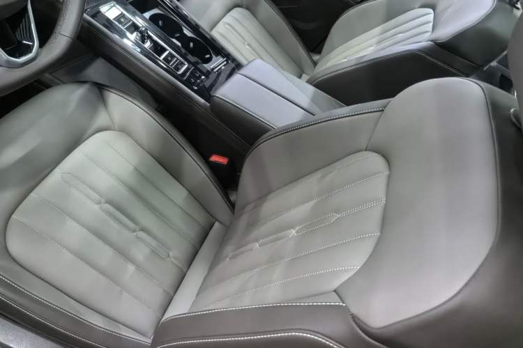 Used Volkswagen Viloran 2024 330TSI Luxury Edition Left Front Seat
