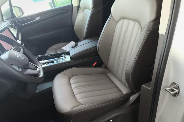 Used Volkswagen Viloran 2024 330TSI Luxury Edition Left Front Seat