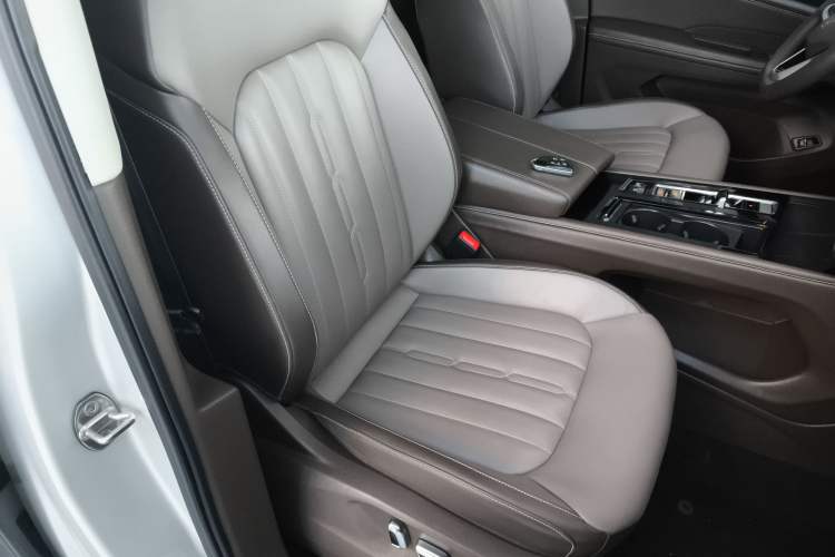 Used Volkswagen Viloran 2024 330TSI Luxury Edition Right Front Seat