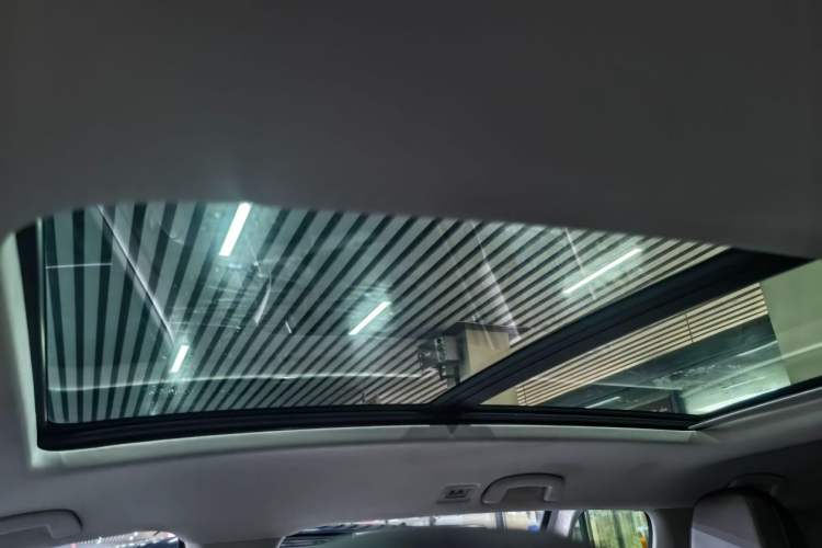 Used Volkswagen Viloran 2024 330TSI Luxury Edition Roof