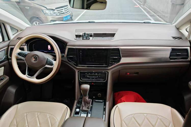 Used Volkswagen Viloran 2020 330TSI Business Edition Interior 3