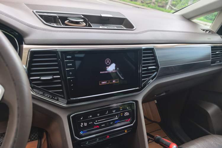 Used Volkswagen Viloran 2020 330TSI Luxury Edition Audio And AC Panel