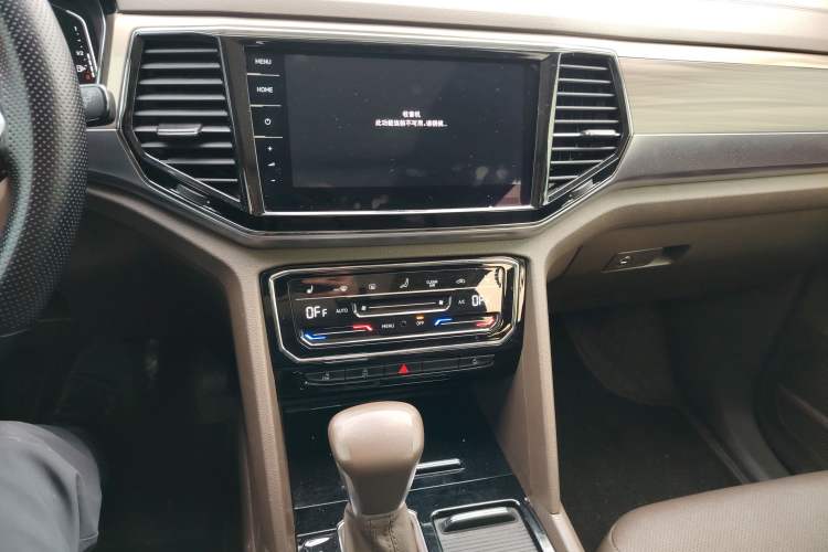Used Volkswagen Viloran 2020 330TSI Luxury Edition Audio And AC Panel