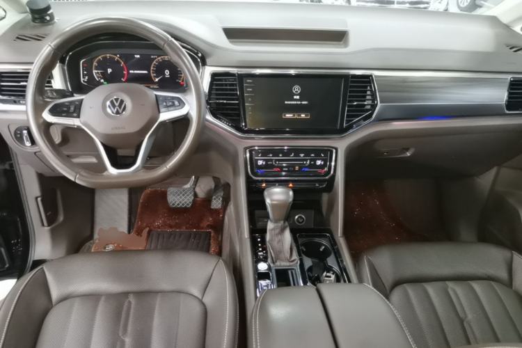 Used Volkswagen Viloran 2020 330TSI Luxury Edition Center Console