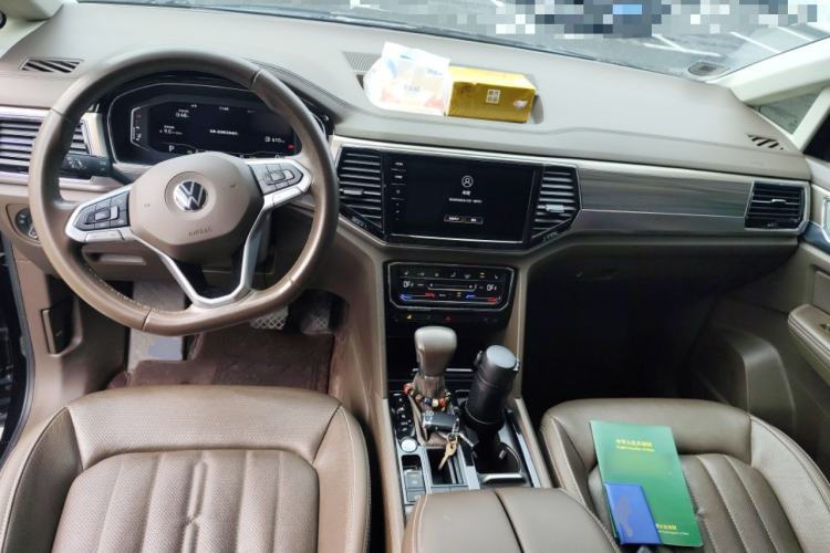 Used Volkswagen Viloran 2020 330TSI Luxury Edition Center Console