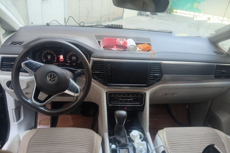 Used Volkswagen Viloran 2020 330TSI Luxury Edition Center Console