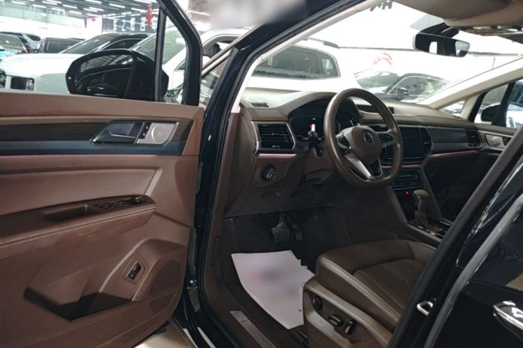 Used Volkswagen Viloran 2020 330TSI Luxury Edition Driver Seat