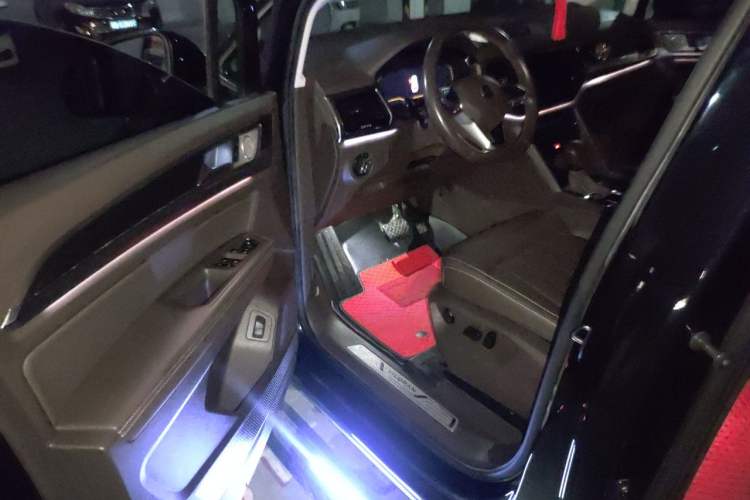 Used Volkswagen Viloran 2020 330TSI Luxury Edition Driver Seat
