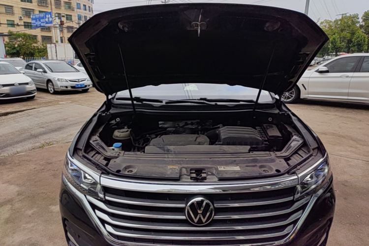 Used Volkswagen Viloran 2020 330TSI Luxury Edition Engine Bay
