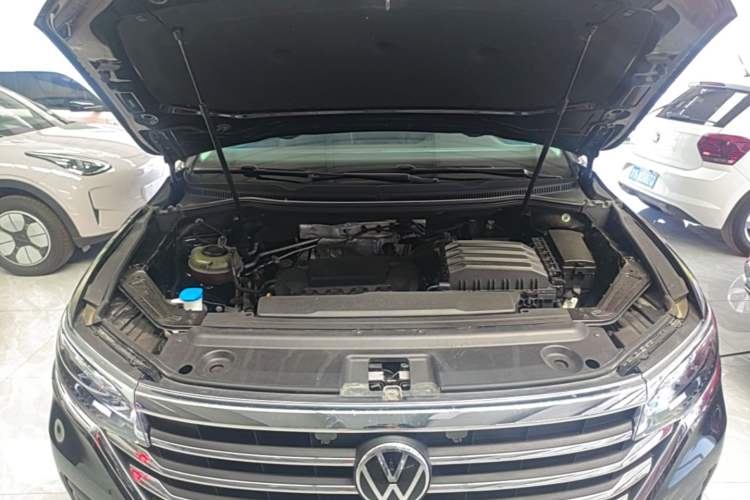 Used Volkswagen Viloran 2020 330TSI Luxury Edition Engine Bay