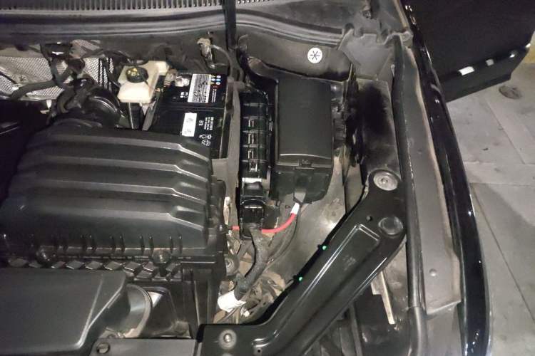 Used Volkswagen Viloran 2020 330TSI Luxury Edition Engine Bay Left