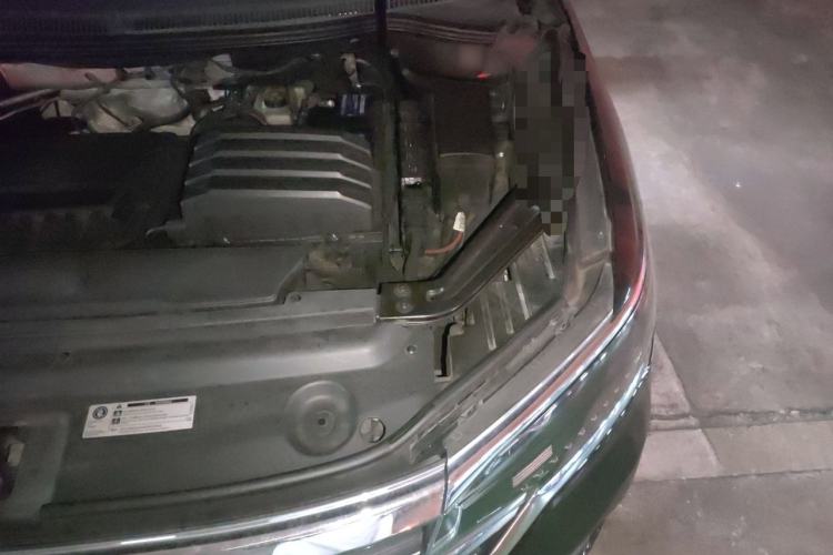 Used Volkswagen Viloran 2020 330TSI Luxury Edition Engine Bay Left