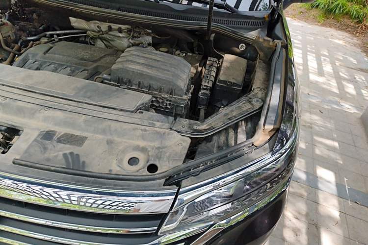 Used Volkswagen Viloran 2020 330TSI Luxury Edition Engine Bay Left