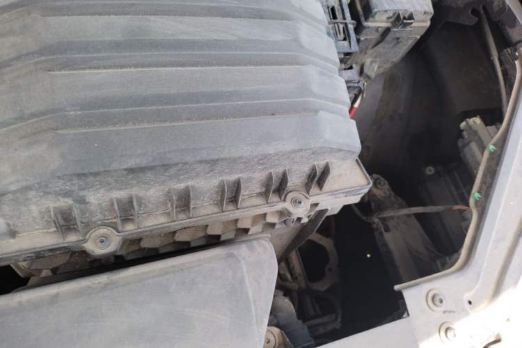 Used Volkswagen Viloran 2020 330TSI Luxury Edition Engine Bay Left