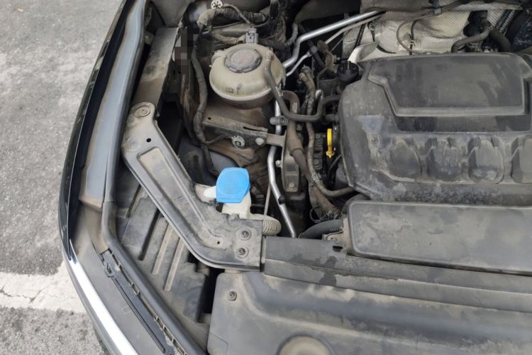 Used Volkswagen Viloran 2020 330TSI Luxury Edition Engine Bay Right