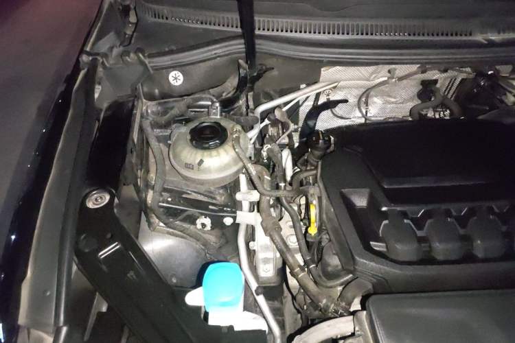 Used Volkswagen Viloran 2020 330TSI Luxury Edition Engine Bay Right