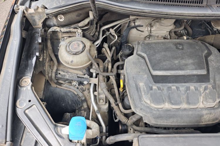 Used Volkswagen Viloran 2020 330TSI Luxury Edition Engine Bay Right