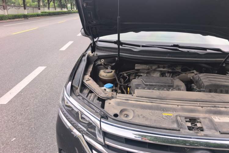Used Volkswagen Viloran 2020 330TSI Luxury Edition Engine Bay Right