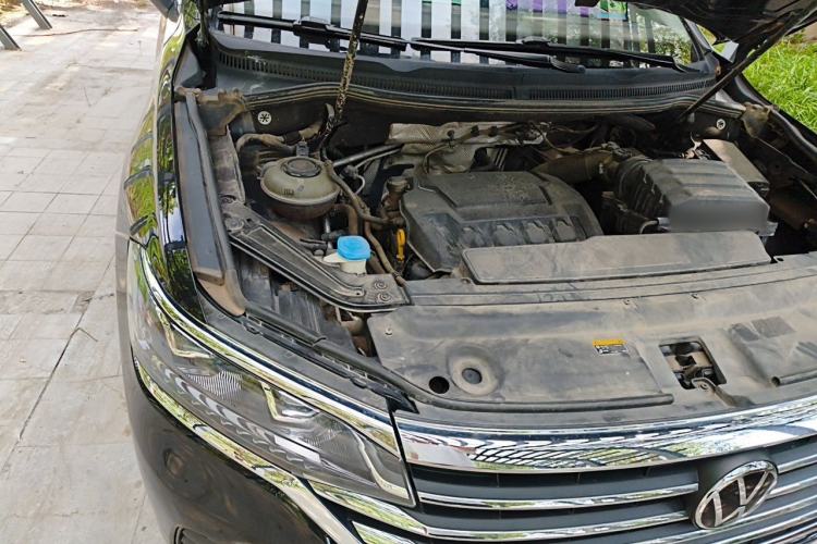 Used Volkswagen Viloran 2020 330TSI Luxury Edition Engine Bay Right