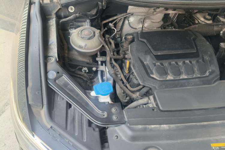 Used Volkswagen Viloran 2020 330TSI Luxury Edition Engine Bay Right