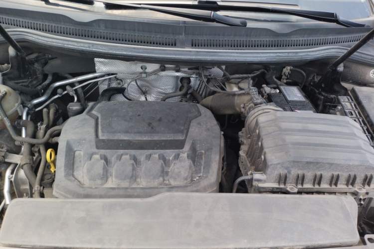 Used Volkswagen Viloran 2020 330TSI Luxury Edition Engine Bay