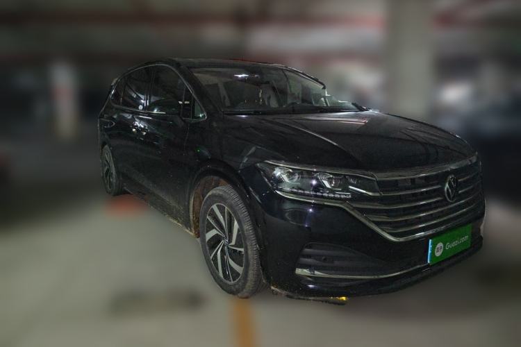 Used Volkswagen Viloran 2020 330TSI Luxury Edition Front Right 45 Deg