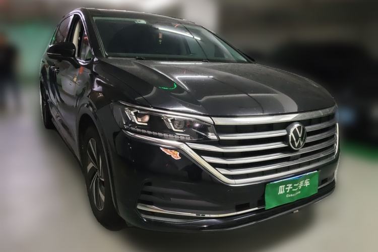 Used Volkswagen Viloran 2020 330TSI Luxury Edition Front Right 45 Deg