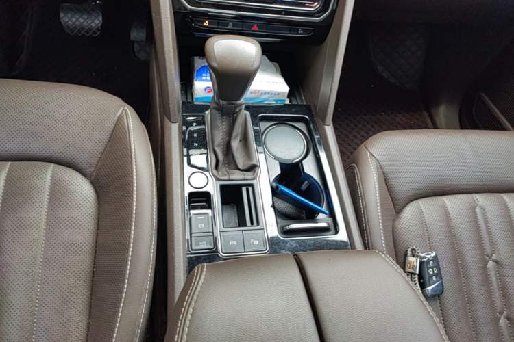 Used Volkswagen Viloran 2020 330TSI Luxury Edition Gear Lever