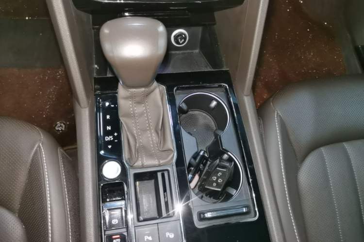 Used Volkswagen Viloran 2020 330TSI Luxury Edition Gear Lever
