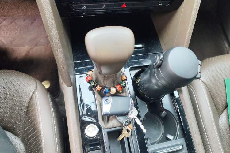 Used Volkswagen Viloran 2020 330TSI Luxury Edition Gear Lever