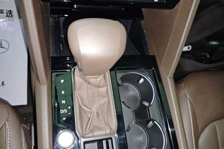 Used Volkswagen Viloran 2020 330TSI Luxury Edition Gear Lever