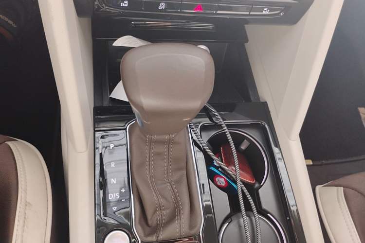 Used Volkswagen Viloran 2020 380TSI Prestige Edition Gear Lever