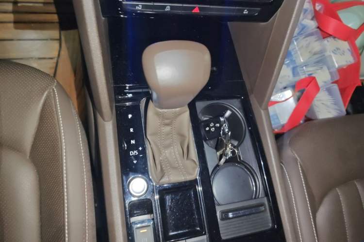 Used Volkswagen Viloran 2020 330TSI Luxury Edition Gear Lever