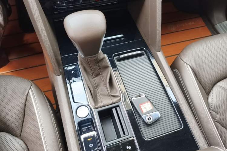 Used Volkswagen Viloran 2020 380TSI Prestige Edition Gear Lever