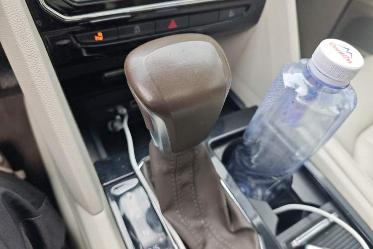 Used Volkswagen Viloran 2020 330TSI Luxury Edition Gear Lever