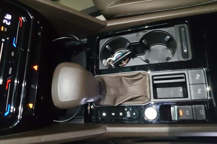 Used Volkswagen Viloran 2020 330TSI Luxury Edition Gear Lever