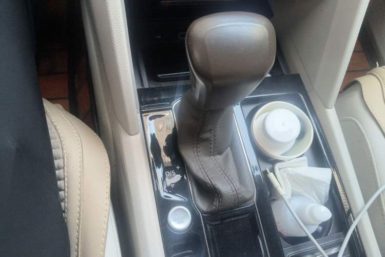Used Volkswagen Viloran 2020 330TSI Luxury Edition Gear Lever