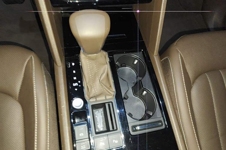 Used Volkswagen Viloran 2020 330TSI Luxury Edition Gear Lever