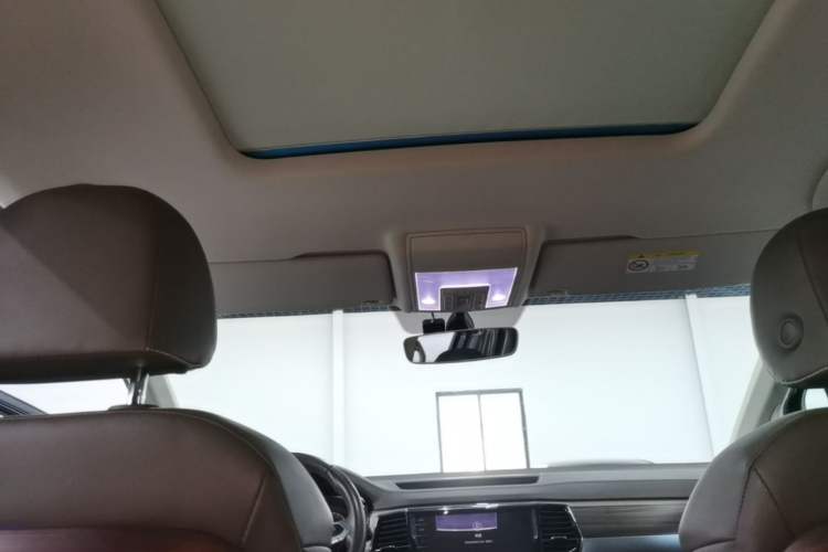 Used Volkswagen Viloran 2020 330TSI Luxury Edition Headliner
