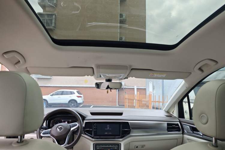 Used Volkswagen Viloran 2020 330TSI Luxury Edition Headliner