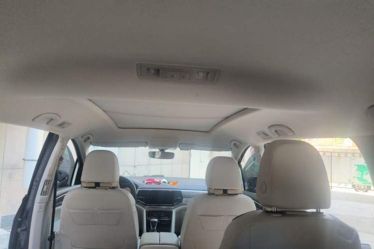 Used Volkswagen Viloran 2020 330TSI Luxury Edition Headliner