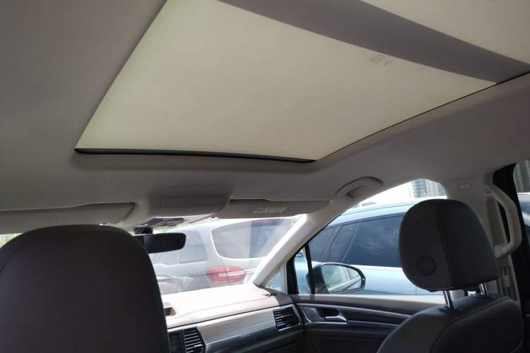 Used Volkswagen Viloran 2020 330TSI Luxury Edition Headliner