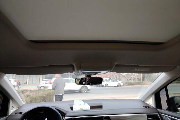 Used Volkswagen Viloran 2020 330TSI Luxury Edition Headliner