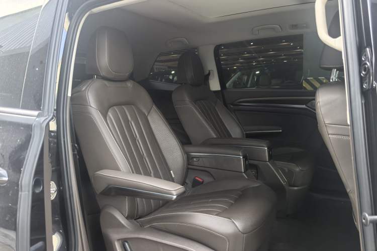 Used Volkswagen Viloran 2020 330TSI Luxury Edition Interior 11