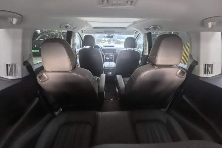 Used Volkswagen Viloran 2020 330TSI Luxury Edition Interior 12