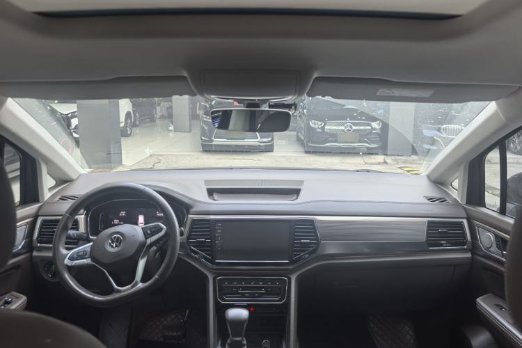 Used Volkswagen Viloran 2020 330TSI Luxury Edition Interior 2